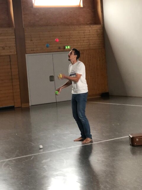 Die Schule Schrozberg - Jonglierwerkstatt mit Jongliermeister Daniel Schiffner