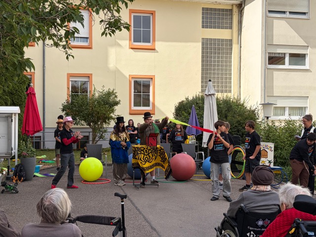 Die Schule Schrozberg - Manege frei im AZURIT-Seniorenheim